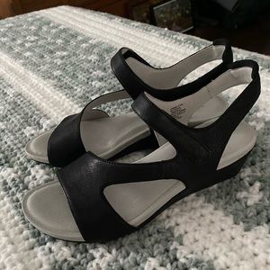 Jambu Strappy Sandals—small heel!